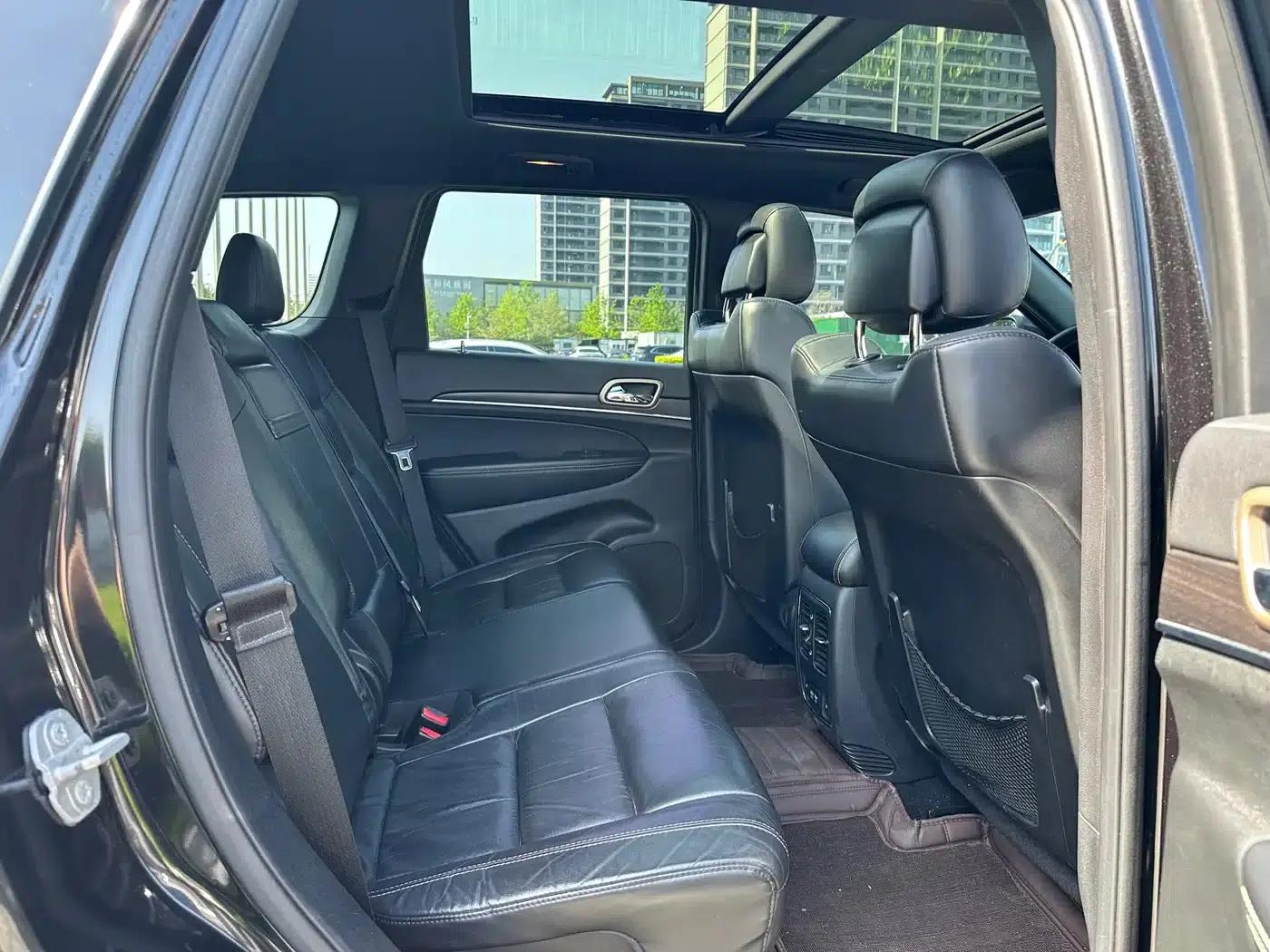 2015 Jeep Grand Cherokee (Imported) 3.0L Comfort Navigation Edition — миниатюра 8