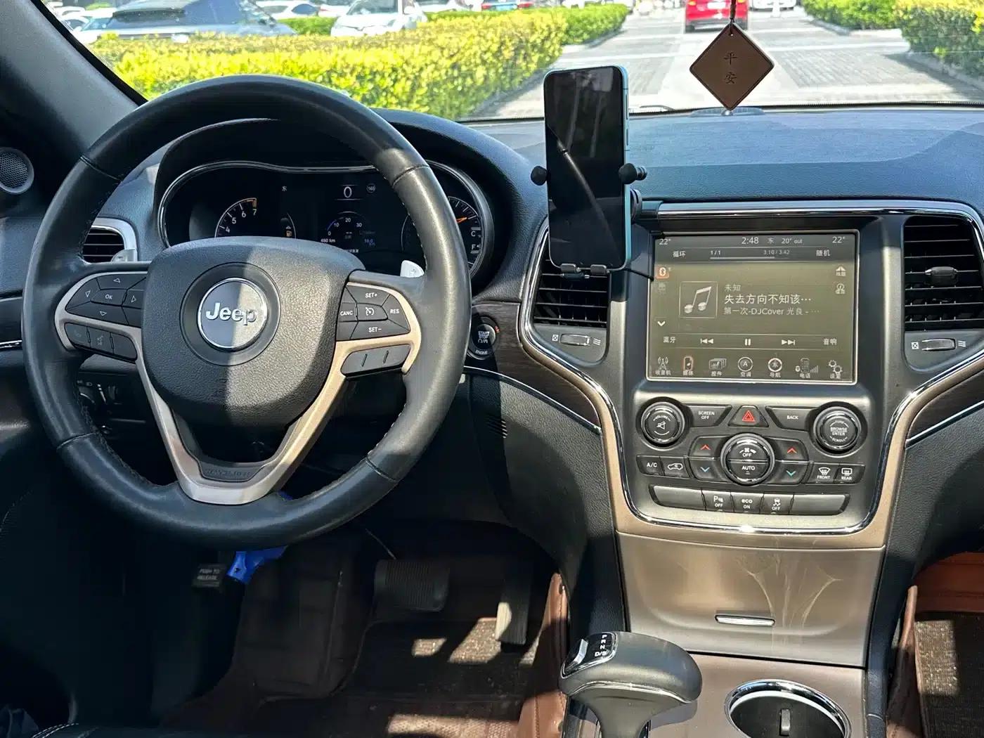 2015 Jeep Grand Cherokee (Imported) 3.0L Comfort Navigation Edition — миниатюра 9