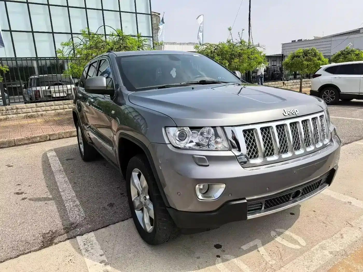 2013 Jeep Grand Cherokee 3.6L Flagship Premium Edition (Imported) — миниатюра 3