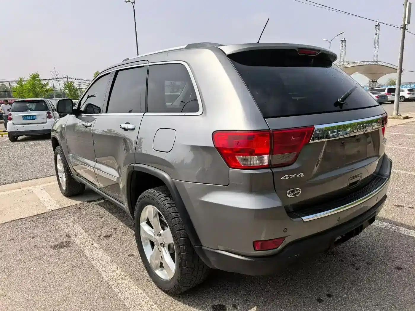 2013 Jeep Grand Cherokee 3.6L Flagship Premium Edition (Imported) — миниатюра 4