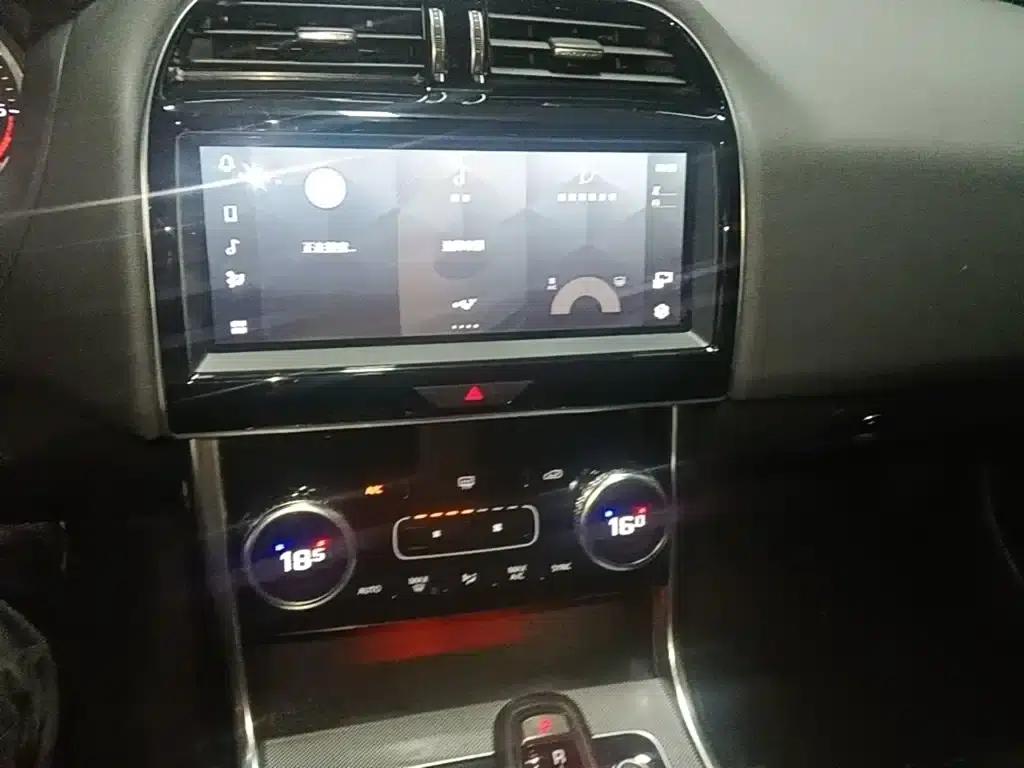 Jaguar XEL 2021 2.0T 200PS R-DYNAMIC Youth Sport Edition — миниатюра 13