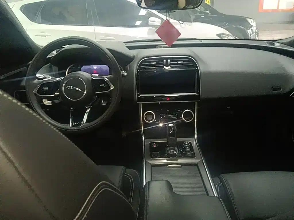 Jaguar XEL 2021 2.0T 200PS R-DYNAMIC Youth Sport Edition — миниатюра 10