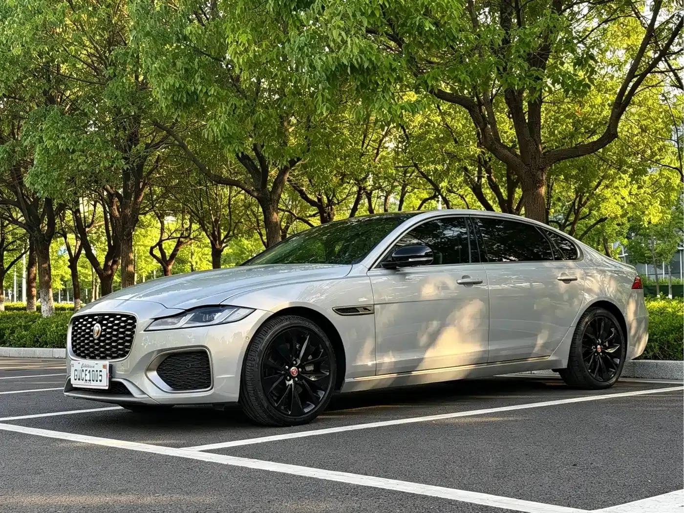 2023 Jaguar XFL 2.0T P250 2WD Luxury Gold Edition — миниатюра 1