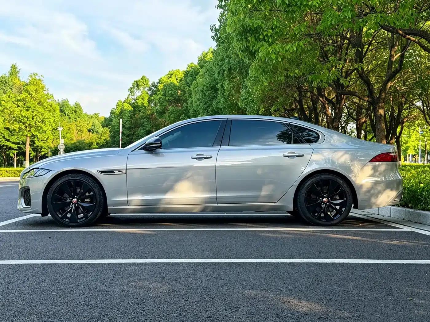 2023 Jaguar XFL 2.0T P250 2WD Luxury Gold Edition — миниатюра 5