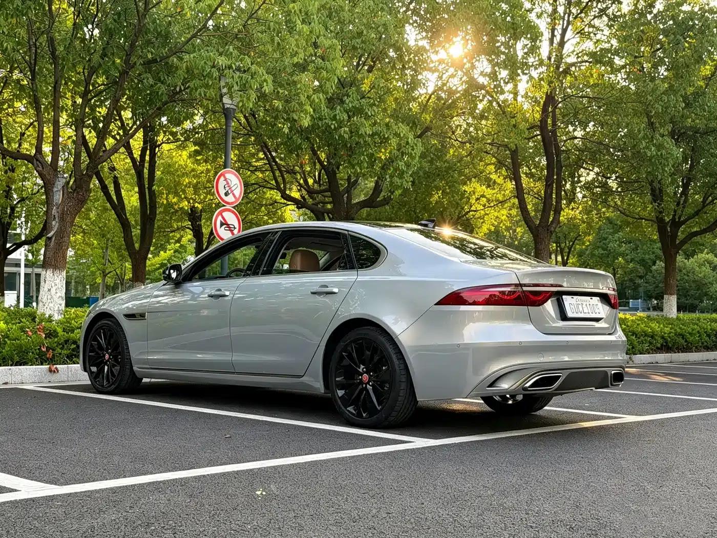 2023 Jaguar XFL 2.0T P250 2WD Luxury Gold Edition — миниатюра 8