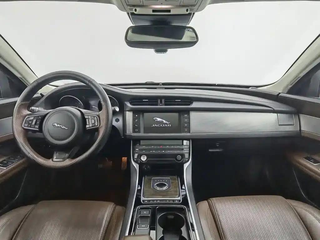 2017 Jaguar XFL 2.0T 200PS Luxury Edition — миниатюра 5
