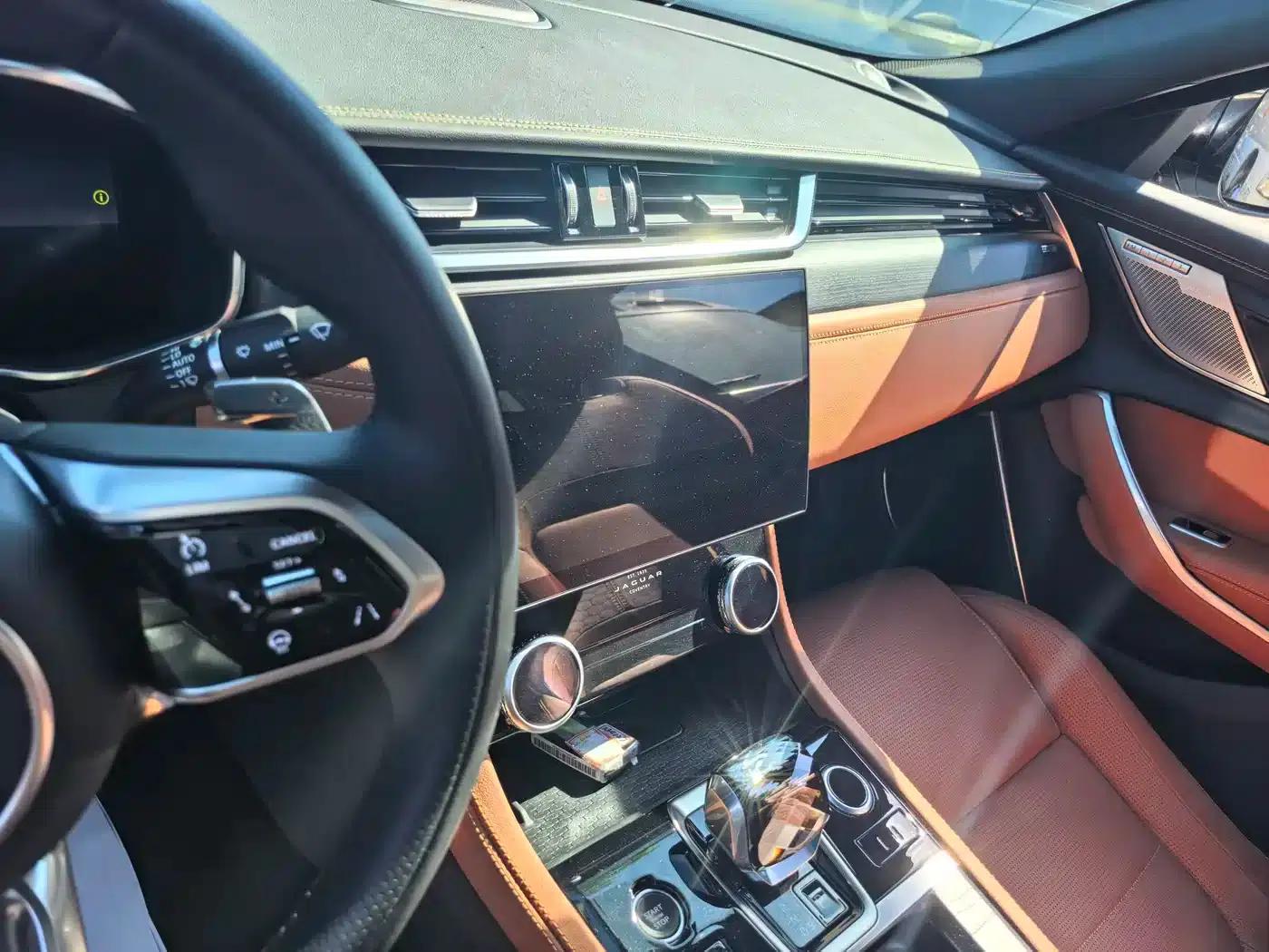 Jaguar XFL 2024 2.0T P300 AWD Flagship Sport Gold Edition — миниатюра 11