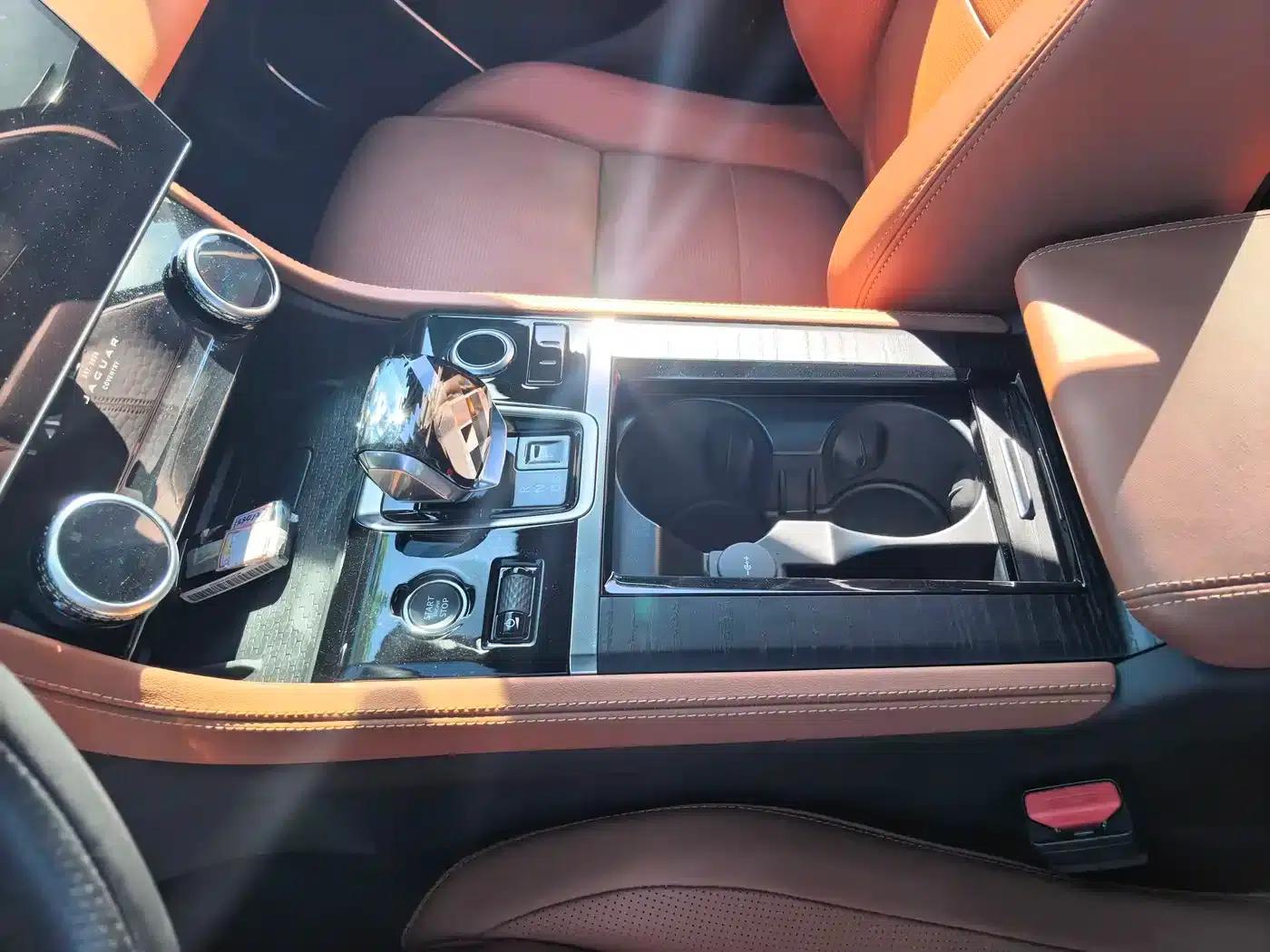 Jaguar XFL 2024 2.0T P300 AWD Flagship Sport Gold Edition — миниатюра 12