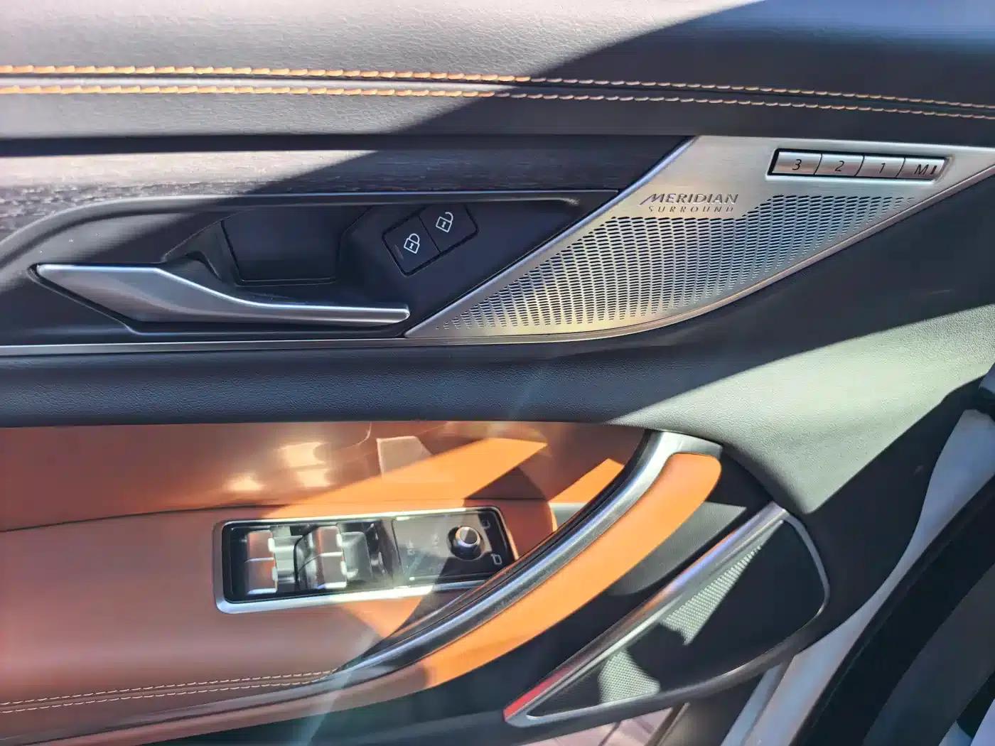 Jaguar XFL 2024 2.0T P300 AWD Flagship Sport Gold Edition — миниатюра 14