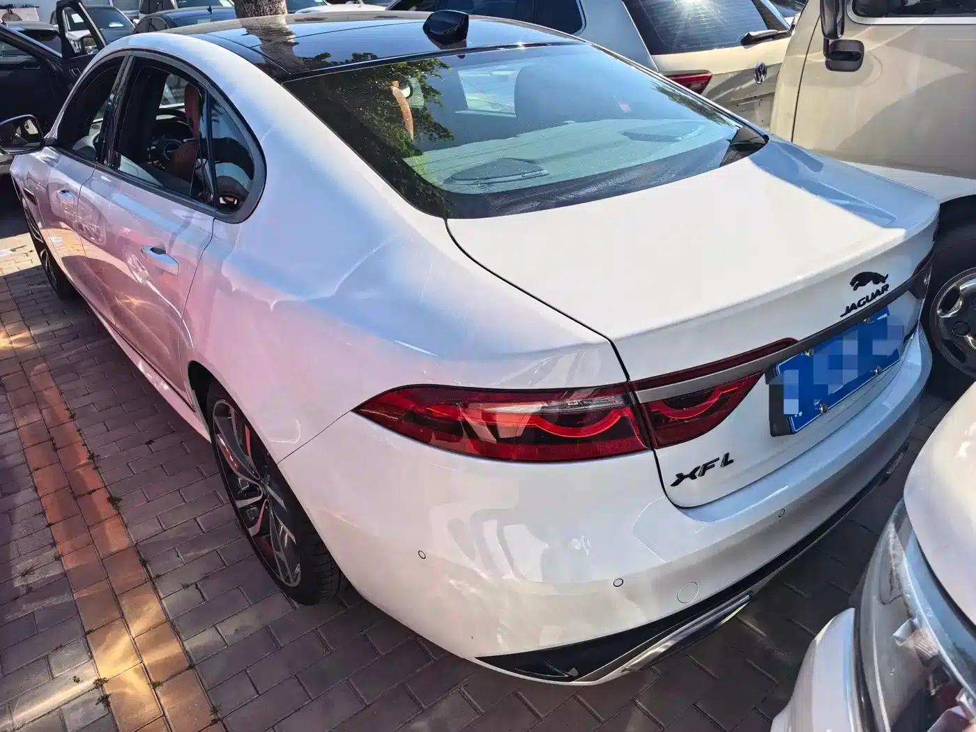 Jaguar XFL 2024 2.0T P300 AWD Flagship Sport Gold Edition — миниатюра 3