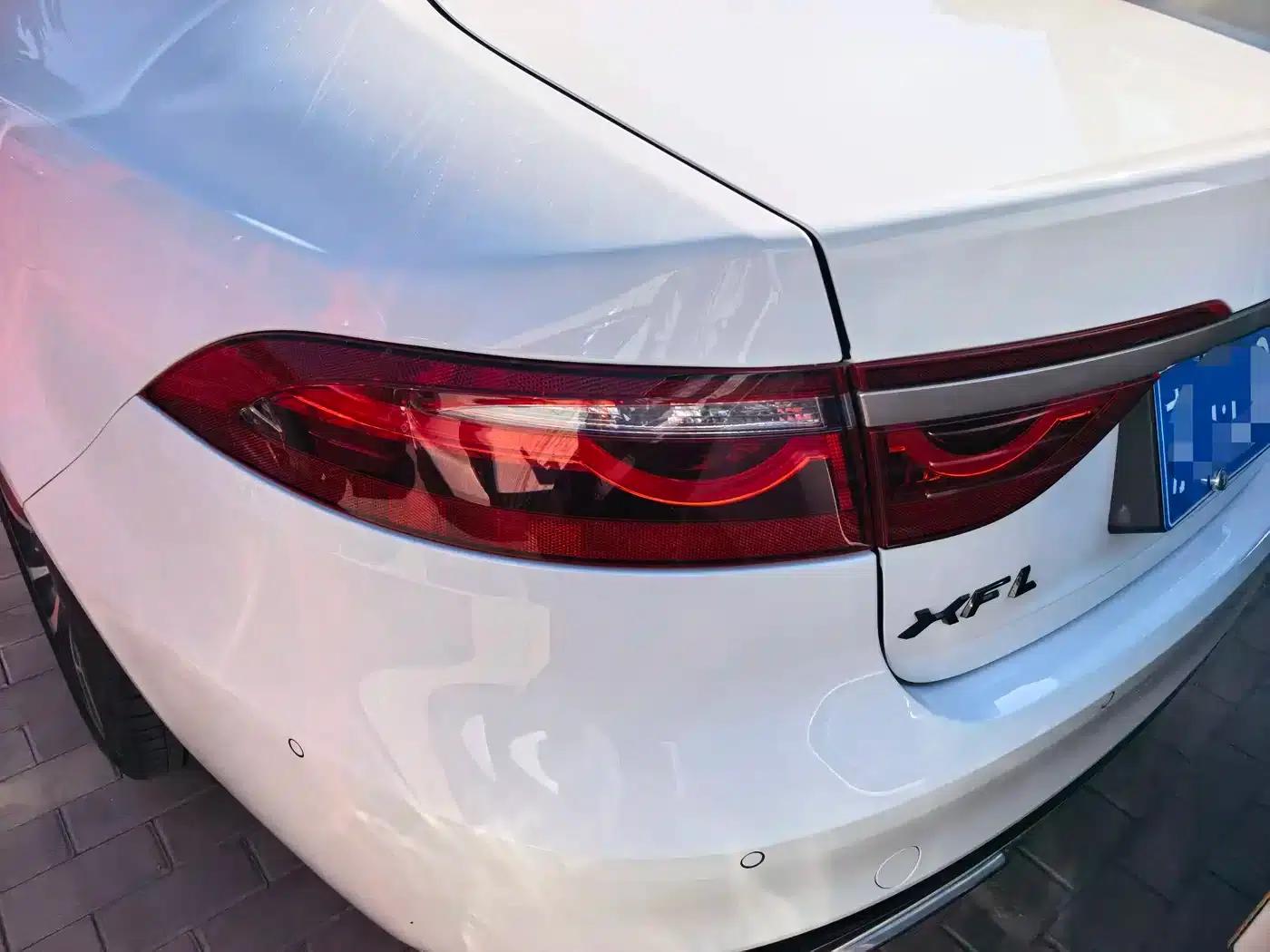 Jaguar XFL 2024 2.0T P300 AWD Flagship Sport Gold Edition — миниатюра 5