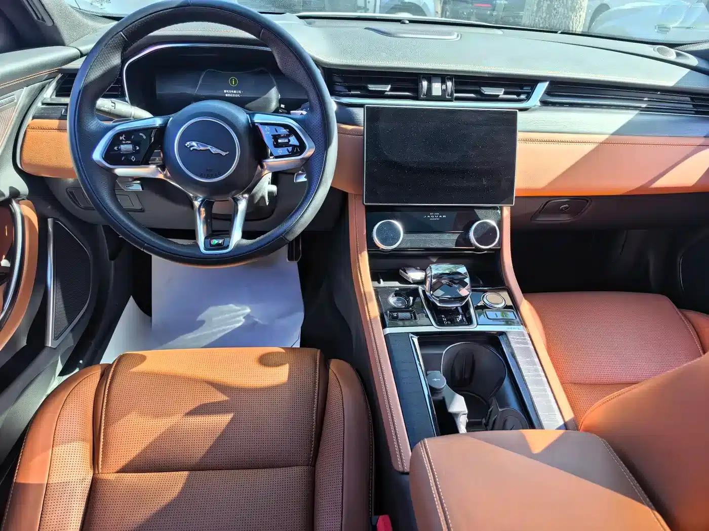 Jaguar XFL 2024 2.0T P300 AWD Flagship Sport Gold Edition — миниатюра 9