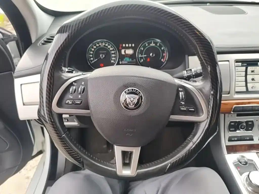 2014 Jaguar XF 2.0T Luxury Edition — миниатюра 11