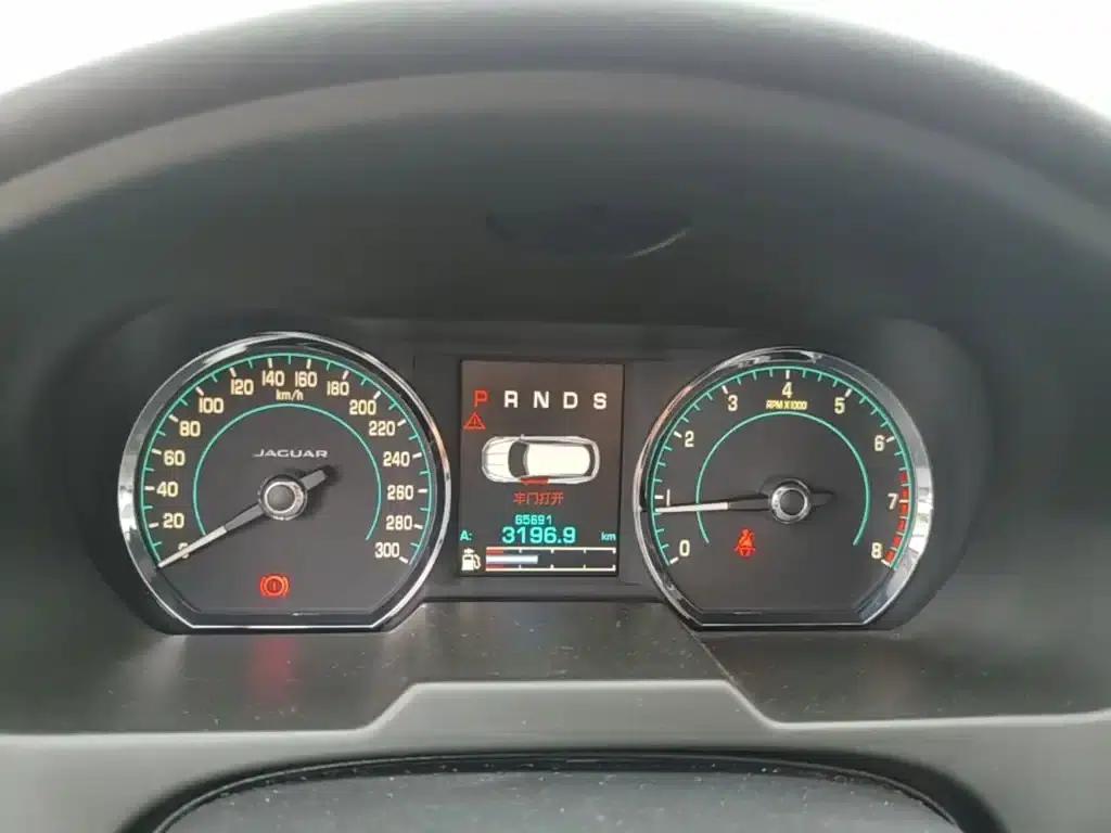 2014 Jaguar XF 2.0T Luxury Edition — миниатюра 12