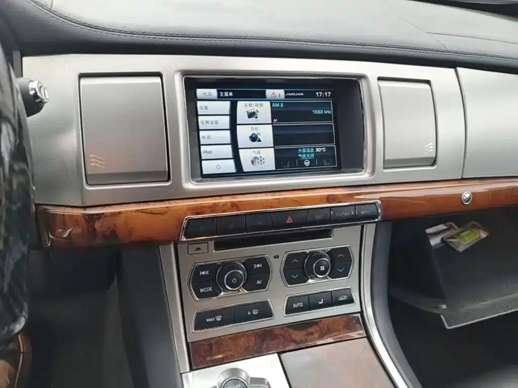 2014 Jaguar XF 2.0T Luxury Edition — миниатюра 13