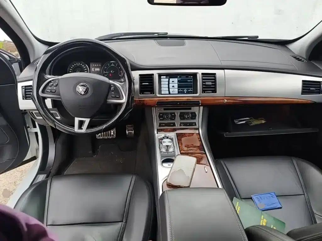 2014 Jaguar XF 2.0T Luxury Edition — миниатюра 10