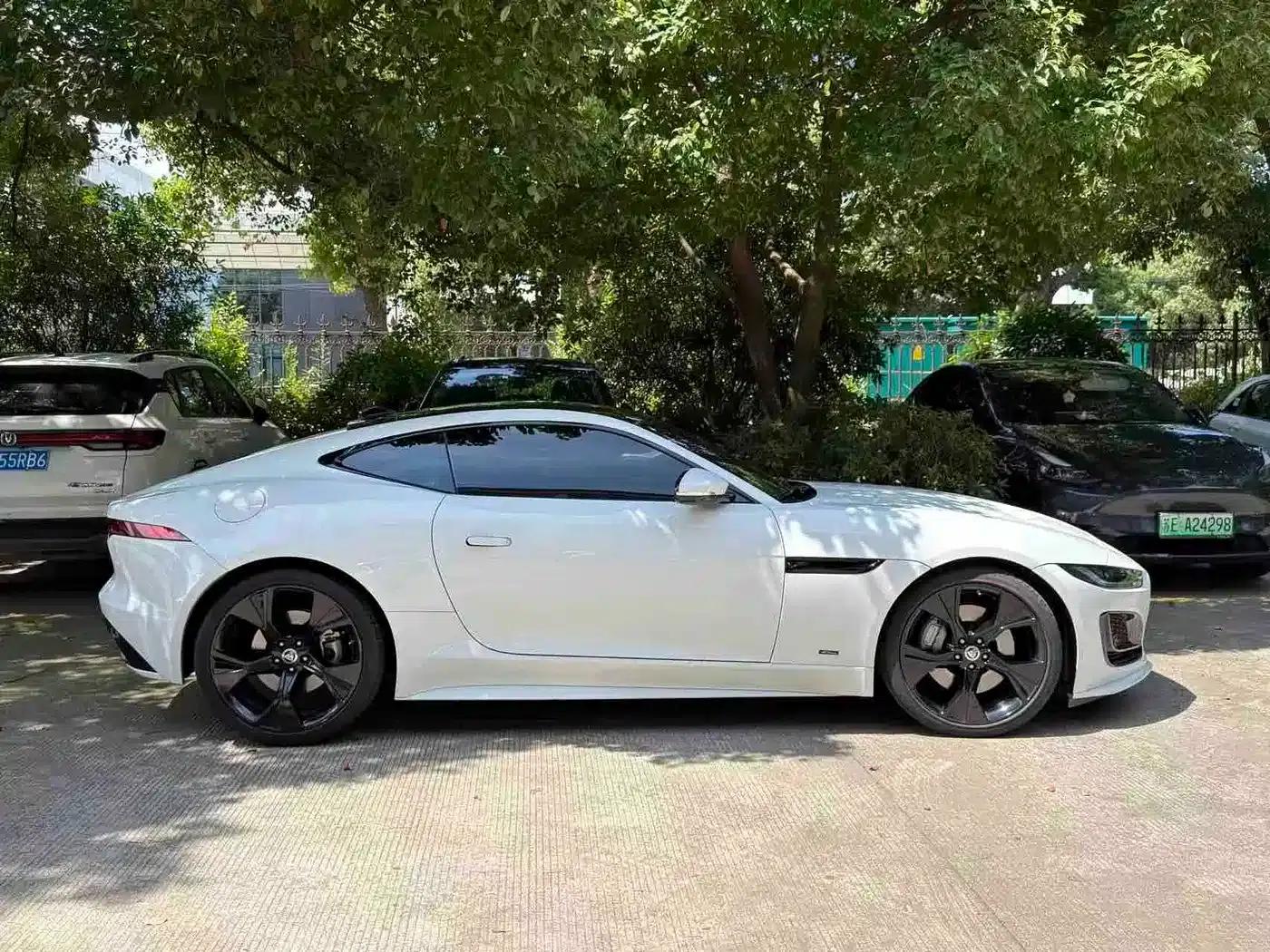 Jaguar F-TYPE 2024 P300 75th Anniversary Edition Hardtop — миниатюра 13