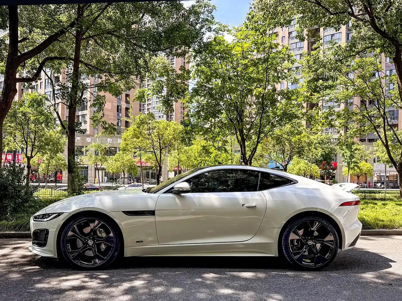 Jaguar F-TYPE 2024 P300 75th Anniversary Edition Hardtop — миниатюра 3