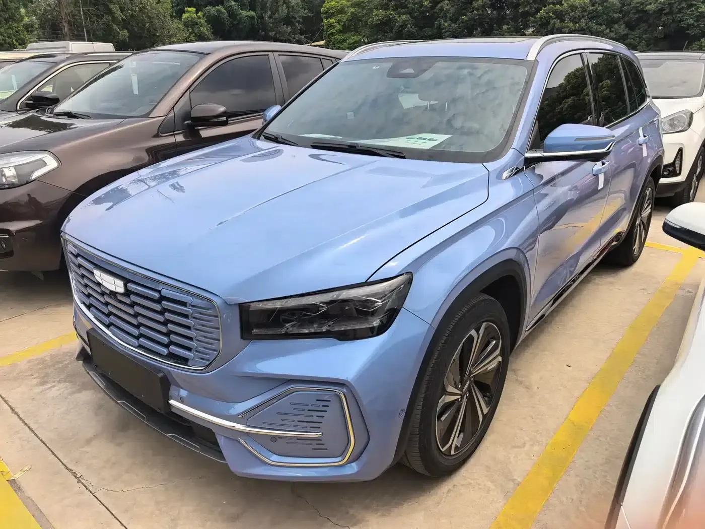 Geely Xingyue L Extended-Range Electric Version 2022 1.5T DHT Extended-Range Electric Flagship Edition — миниатюра 3