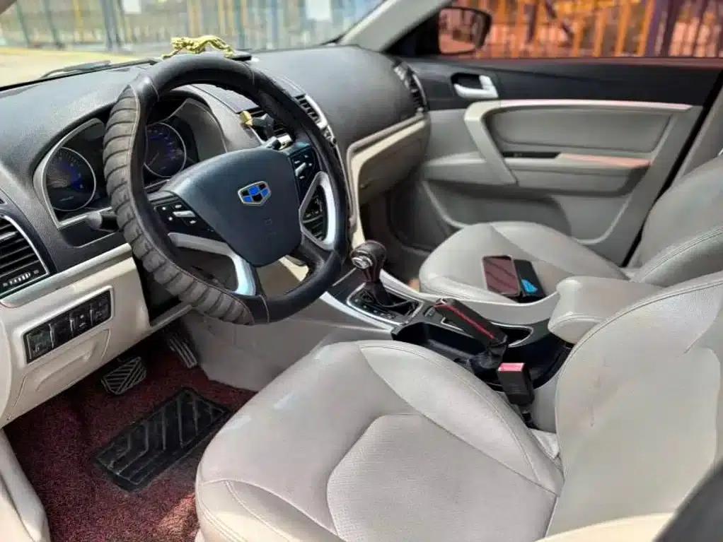 Geely Emgrand 2014 Sedan 1.3T CVT Elite — миниатюра 4