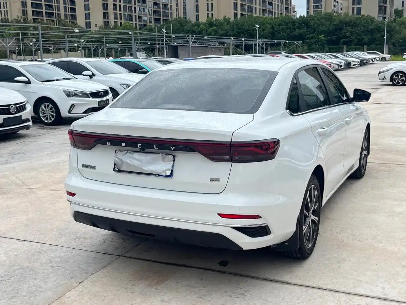 Geely Emgrand 2022 4th Generation 1.5L CVT Flagship Edition — миниатюра 4