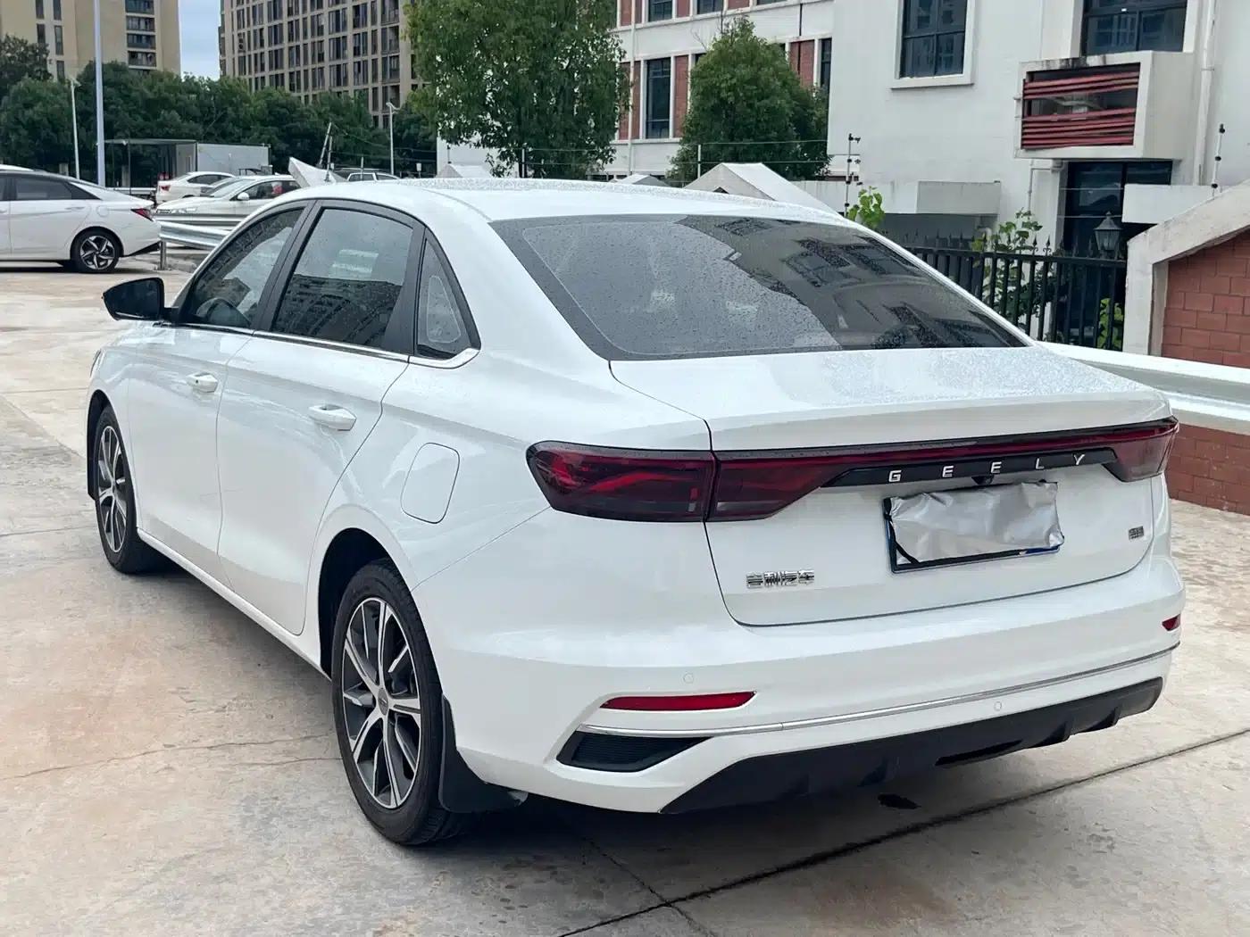 Geely Emgrand 2022 4th Generation 1.5L CVT Flagship Edition — миниатюра 5