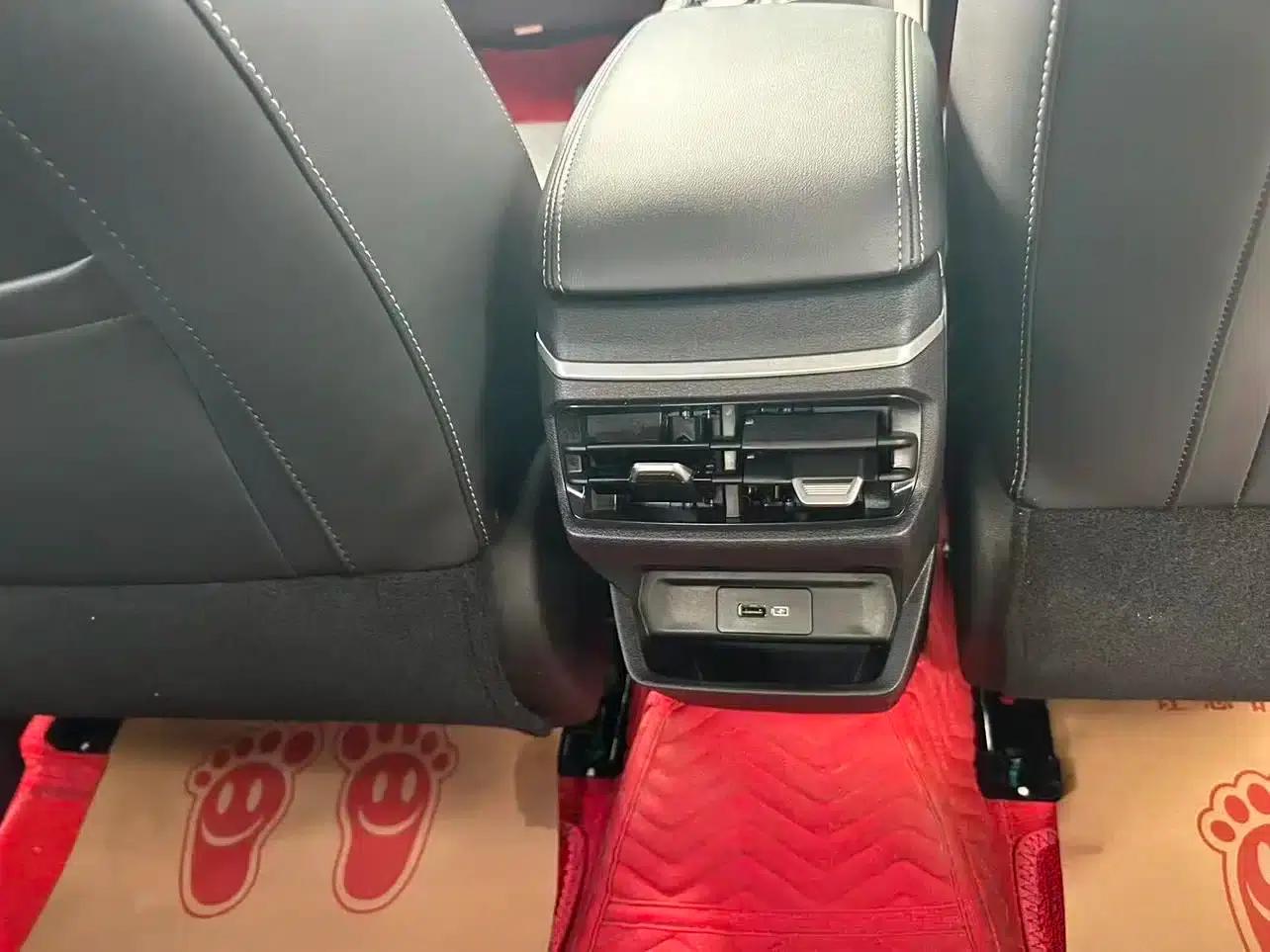 Geely Emgrand 2022 4th Generation 1.5L CVT Luxury Edition — миниатюра 12