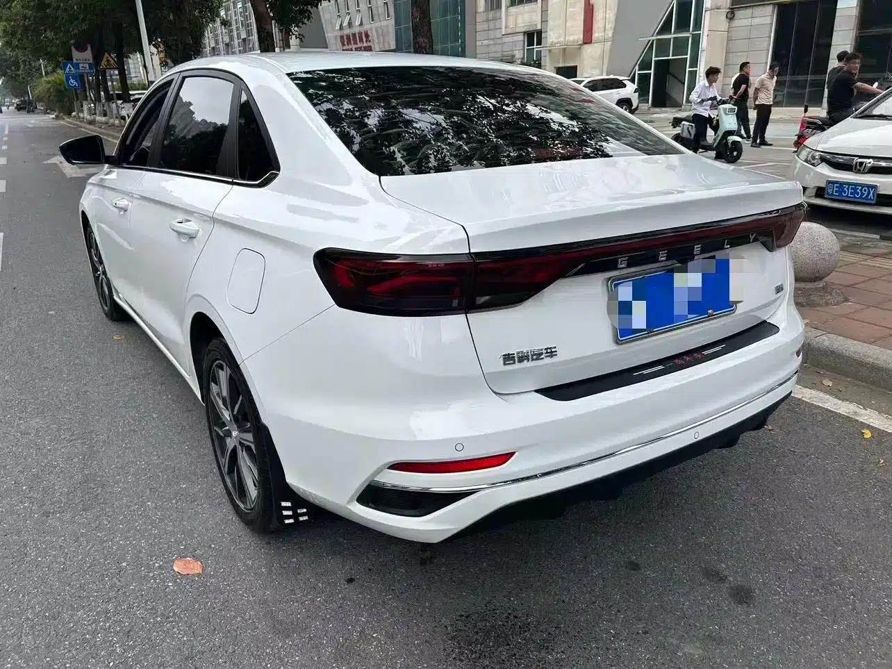 Geely Emgrand 2022 4th Generation 1.5L CVT Luxury Edition — миниатюра 14
