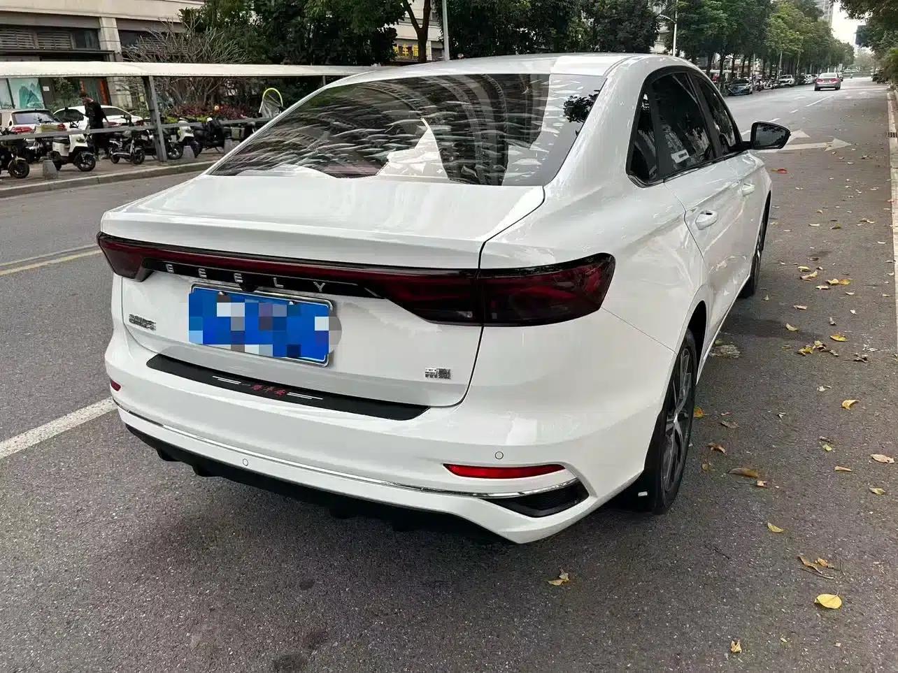 Geely Emgrand 2022 4th Generation 1.5L CVT Luxury Edition — миниатюра 16