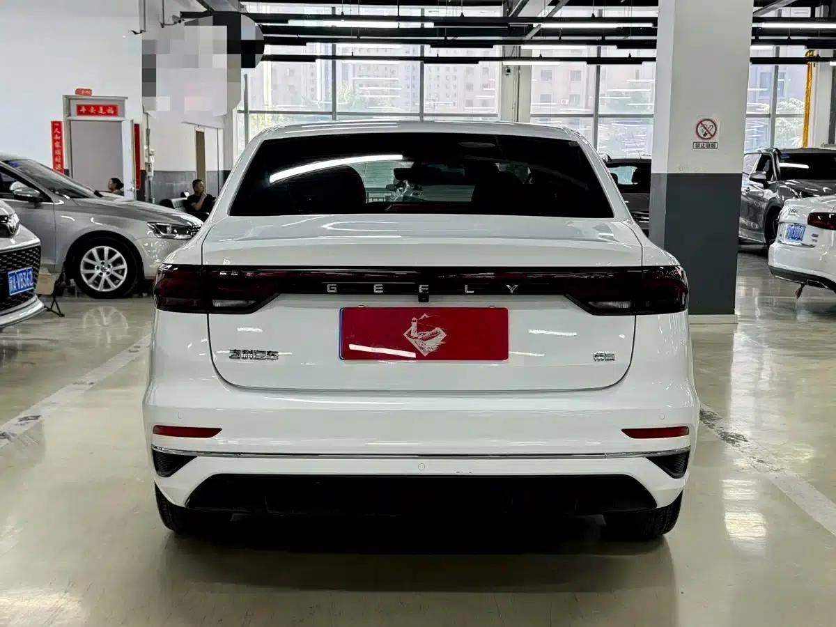 Geely Emgrand 2022 Generation 4 1.5L Manual Deluxe — миниатюра 8