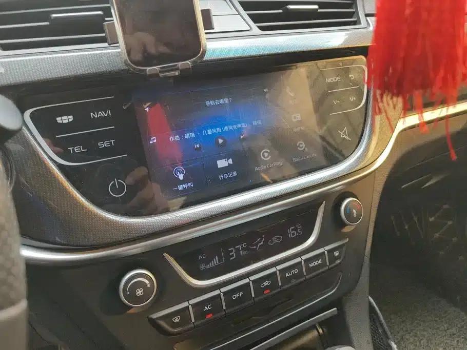 Geely Emgrand 2017 Sedan Million Edition 1.5L CVT Luxury Model — миниатюра 13