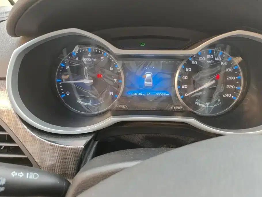 Geely Emgrand 2017 Sedan Million Edition 1.5L CVT Luxury Model — миниатюра 14