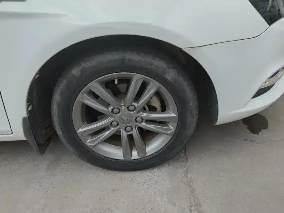 Geely Emgrand 2017 Sedan Million Edition 1.5L CVT Luxury Model — миниатюра 6