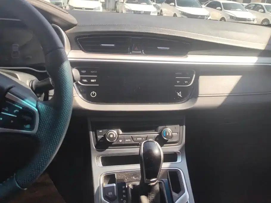 Geely Emgrand 2018 1.5L CVT Upward Connected Edition — миниатюра 13
