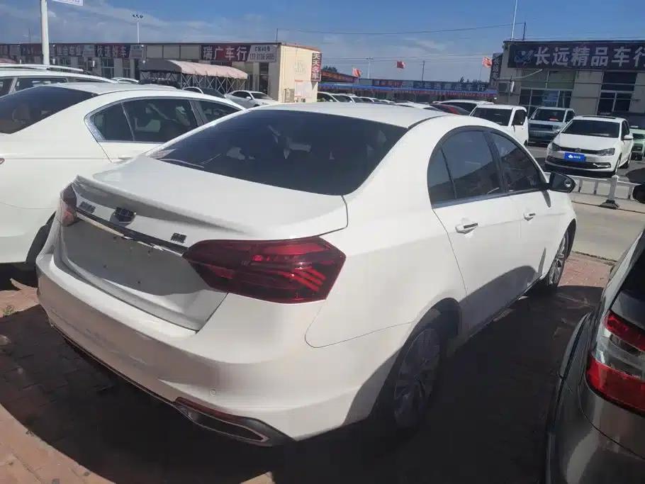 Geely Emgrand 2018 1.5L CVT Upward Connected Edition — миниатюра 3