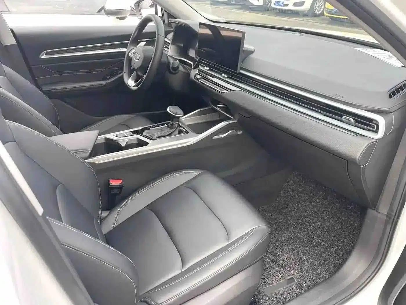 Geely Emgrand 2025 4th Generation 1.5L CVT Dragon Edition — миниатюра 6