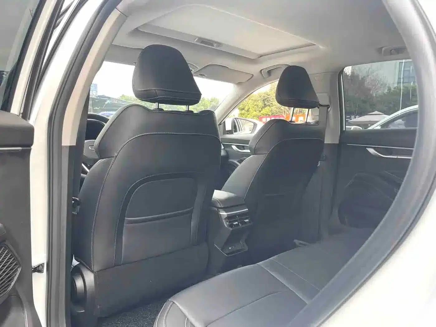 Geely Emgrand 2025 4th Generation 1.5L CVT Dragon Edition — миниатюра 7