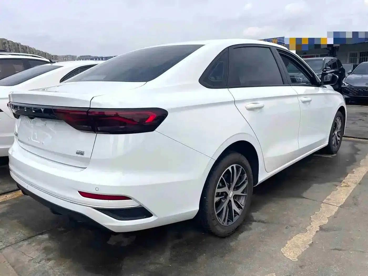 Geely Emgrand 2025 4th Generation 1.5L CVT Dragon Edition — миниатюра 9