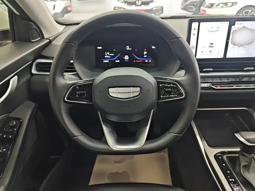 Geely Emgrand 2026 4 Millionth Anniversary Edition 1.5L CVT Superior Model — миниатюра 11
