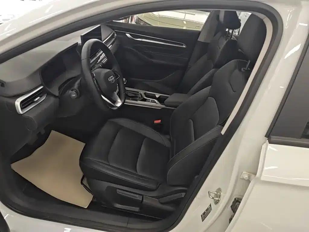 Geely Emgrand 2026 4 Millionth Anniversary Edition 1.5L CVT Superior Model — миниатюра 15