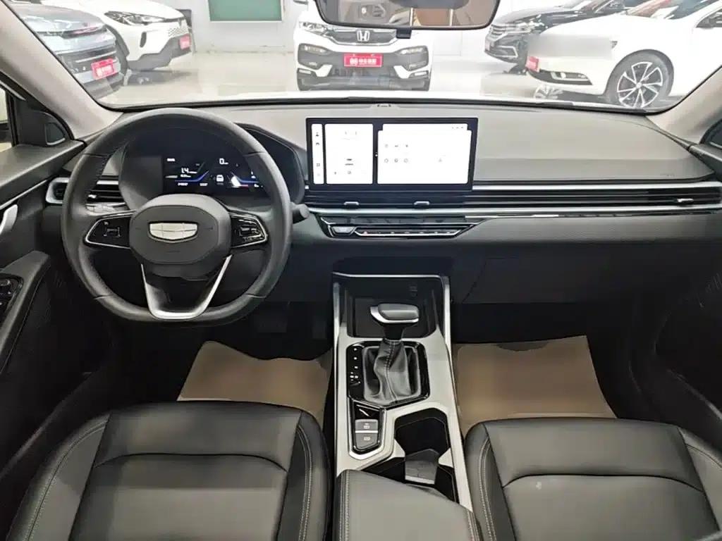 Geely Emgrand 2026 4 Millionth Anniversary Edition 1.5L CVT Superior Model — миниатюра 10