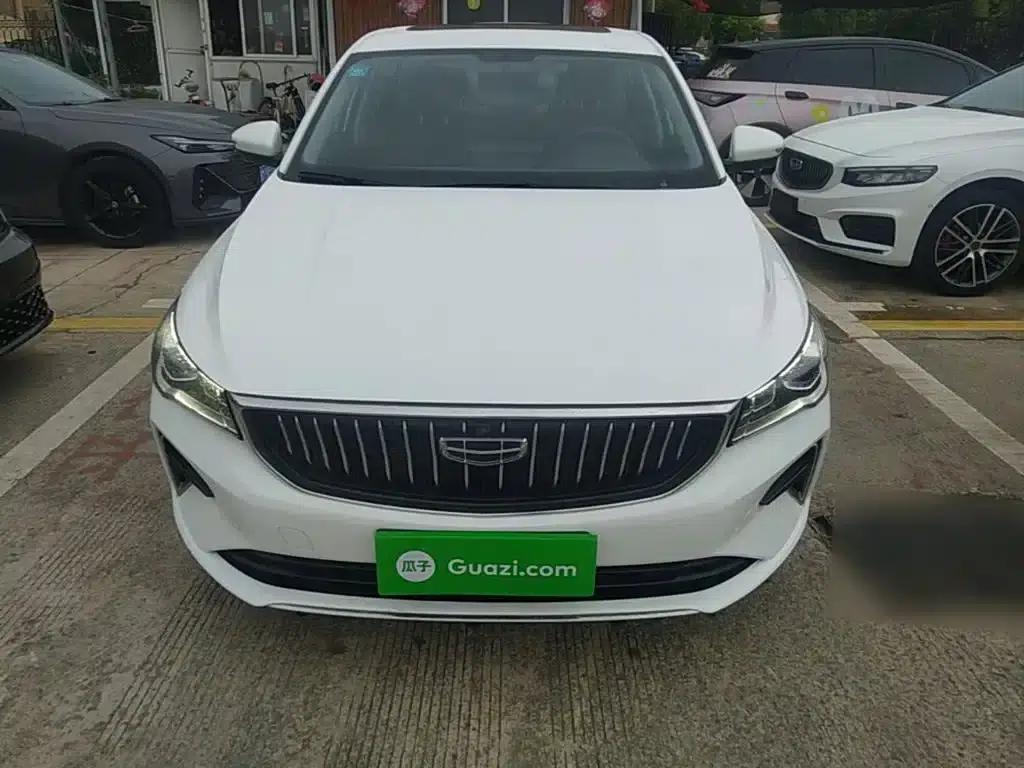 Geely Emgrand 2022 4th Generation 1.5L CVT Premium — миниатюра 3