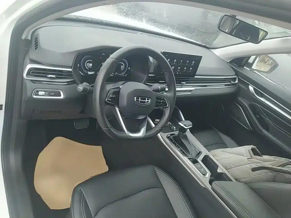 Geely Emgrand 2022 4th Generation 1.5L CVT Premium — миниатюра 10