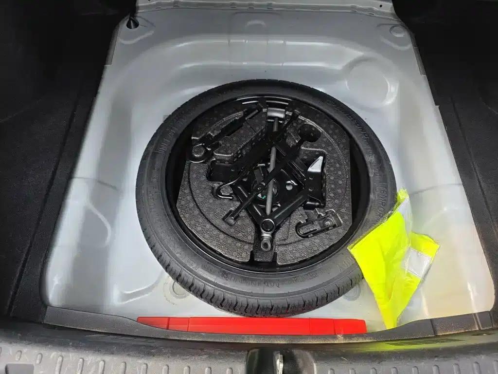 Geely Emgrand 2023 4th Generation Champion Edition 1.5L CVT Flagship Model — миниатюра 19