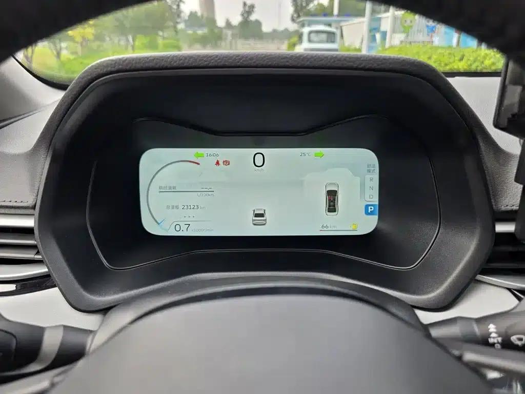 Geely Emgrand 2023 4th Generation Champion Edition 1.5L CVT Flagship Model — миниатюра 25