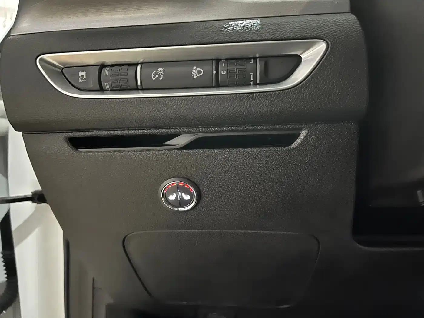 Geely Binyue 2021 1.4T Manual Gold Edition — миниатюра 16