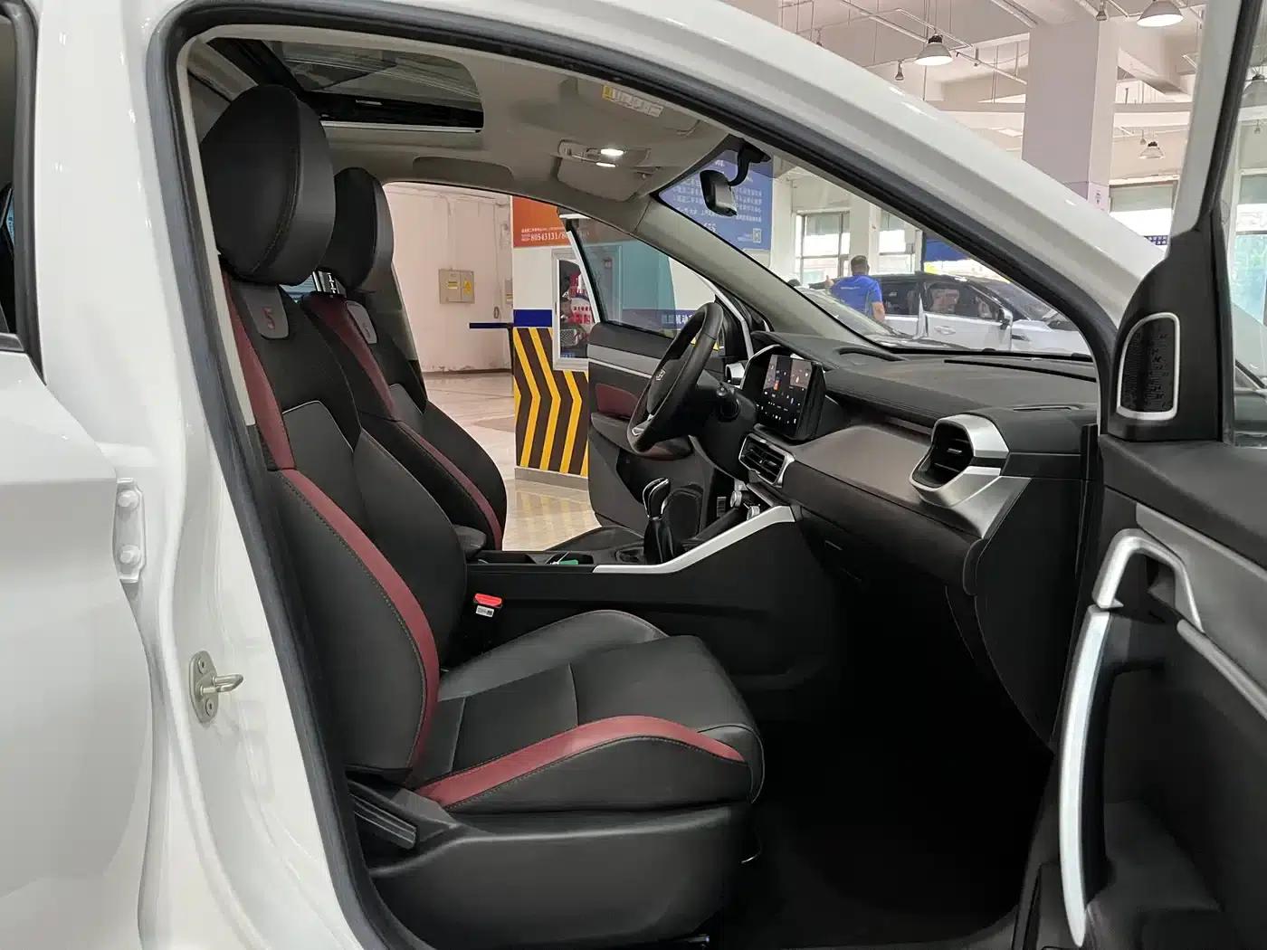 Geely Binyue 2021 1.4T Manual Gold Edition — миниатюра 10