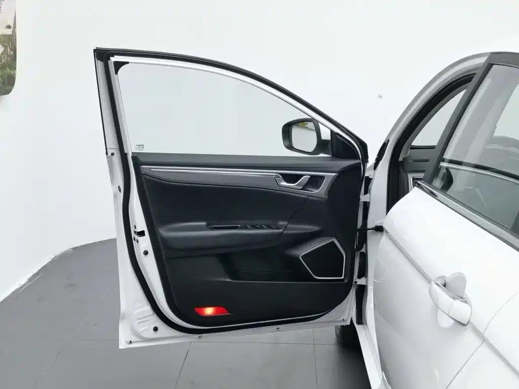 Geely Emgrand GL 2018 1.4T DCT Elite Intelligent Connected Edition — миниатюра 8