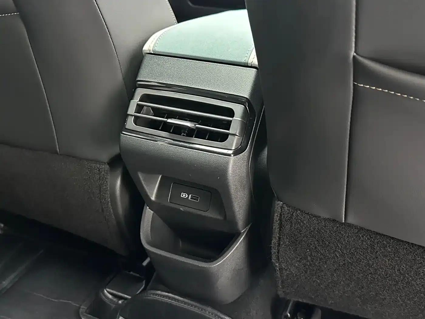 Geely Emgrand S 2022 1.4T CVT Crossover Player Edition — миниатюра 13