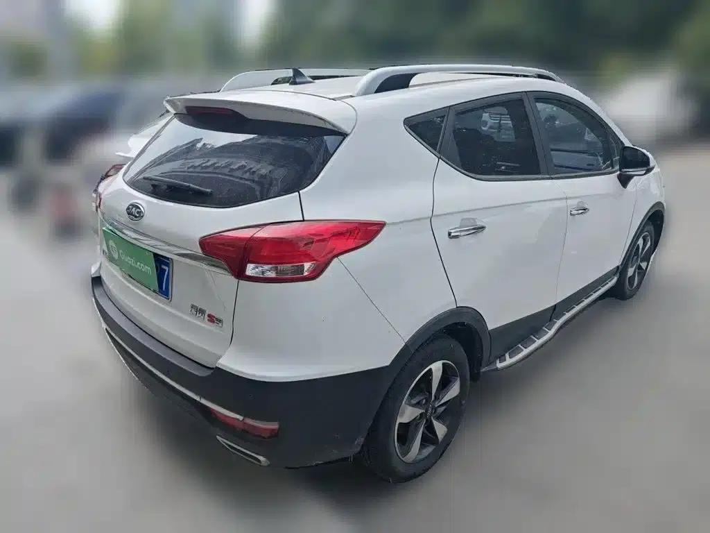 Refine S3 2017 1.5L Manual Deluxe Smart Edition — миниатюра 5